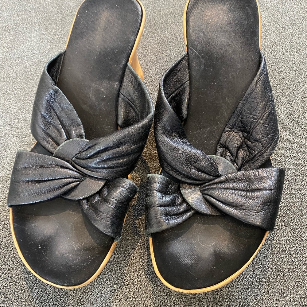 Wood plasticized wedge, black, worn but amazing condition, size 5, leather upper